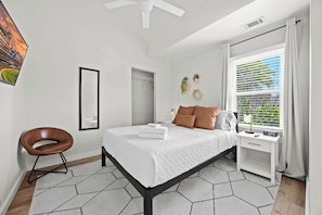 3 bedrooms, iron/ironing board, WiFi, bed sheets