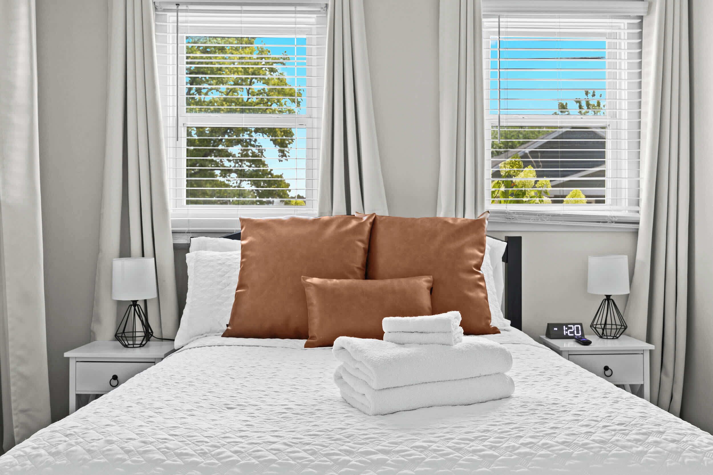 3 habitaciones, tabla de planchar con plancha, wifi y ropa de cama 