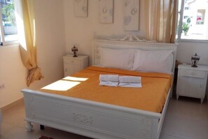 2 chambres, fer et planche à repasser, Wi-Fi, draps fournis