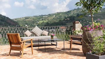 Suite, Garden View | Terrace/patio