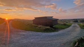 Cabin | Exterior - Sea View hut Sleeps 4/6 (Holyhead)