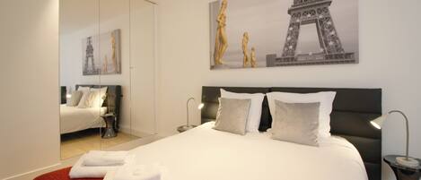 4 bedrooms, desk, iron/ironing board, travel cot