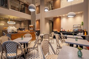 Dagelijks ontbijtbuffet inbegrepen