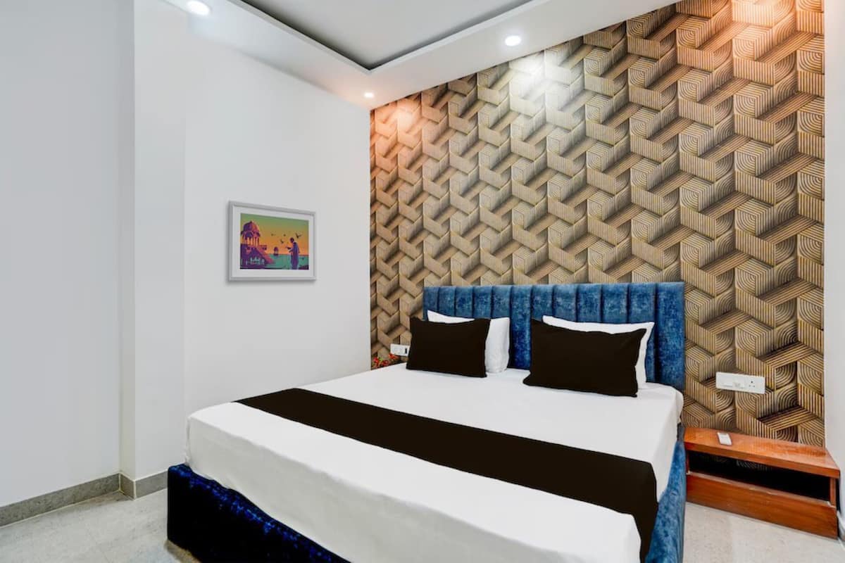 Soundproofing, free WiFi, bed sheets
