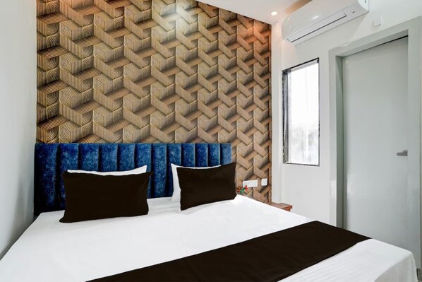 Exclusive Double Room, City View | Soundproofing, free WiFi, bed sheets - Goroomgo Siddhi Vinayak Inn Varanshi (Varanasi)