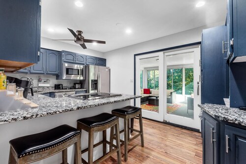 This house is a 4 bedroom(s), 3 bathrooms, located in Belleville, IL.