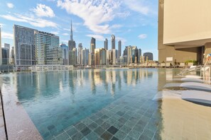 Outdoor pool - Waves - Elegant Studio Retreat in Dubai’s Business Bay  (Dubai)