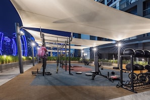 Gym - Waves - Elegant Studio Retreat in Dubai’s Business Bay  (Dubai)