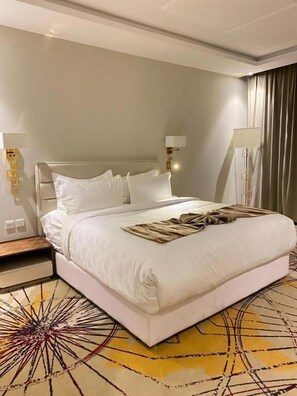 In-room safe, individually decorated, blackout curtains, soundproofing - Seven Garden Hotel Albaiaa (Taif)