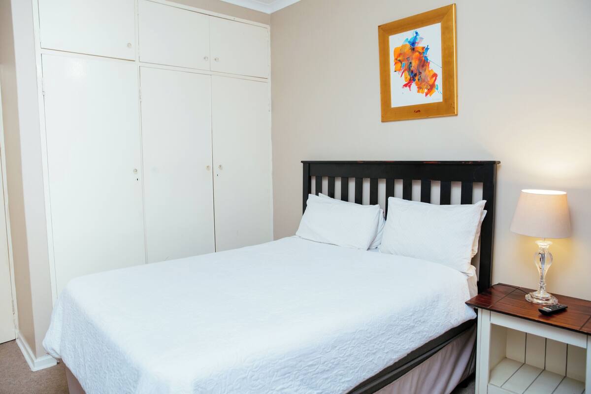 Habitación estándar | Decoración personalizada, muebles diferentes y insonorización