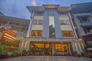 Front of property - Goroomgo The Royal Gangtok (Gangtok)