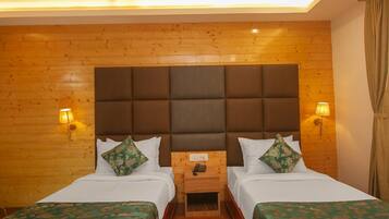 Executive Double Room, Multiple Beds | Soundproofing, free WiFi, bed sheets