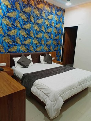 Habitación doble Deluxe, vista a la ciudad | Baño | Regadera, regadera tipo lluvia, amenidades de baño gratuitas, jabón