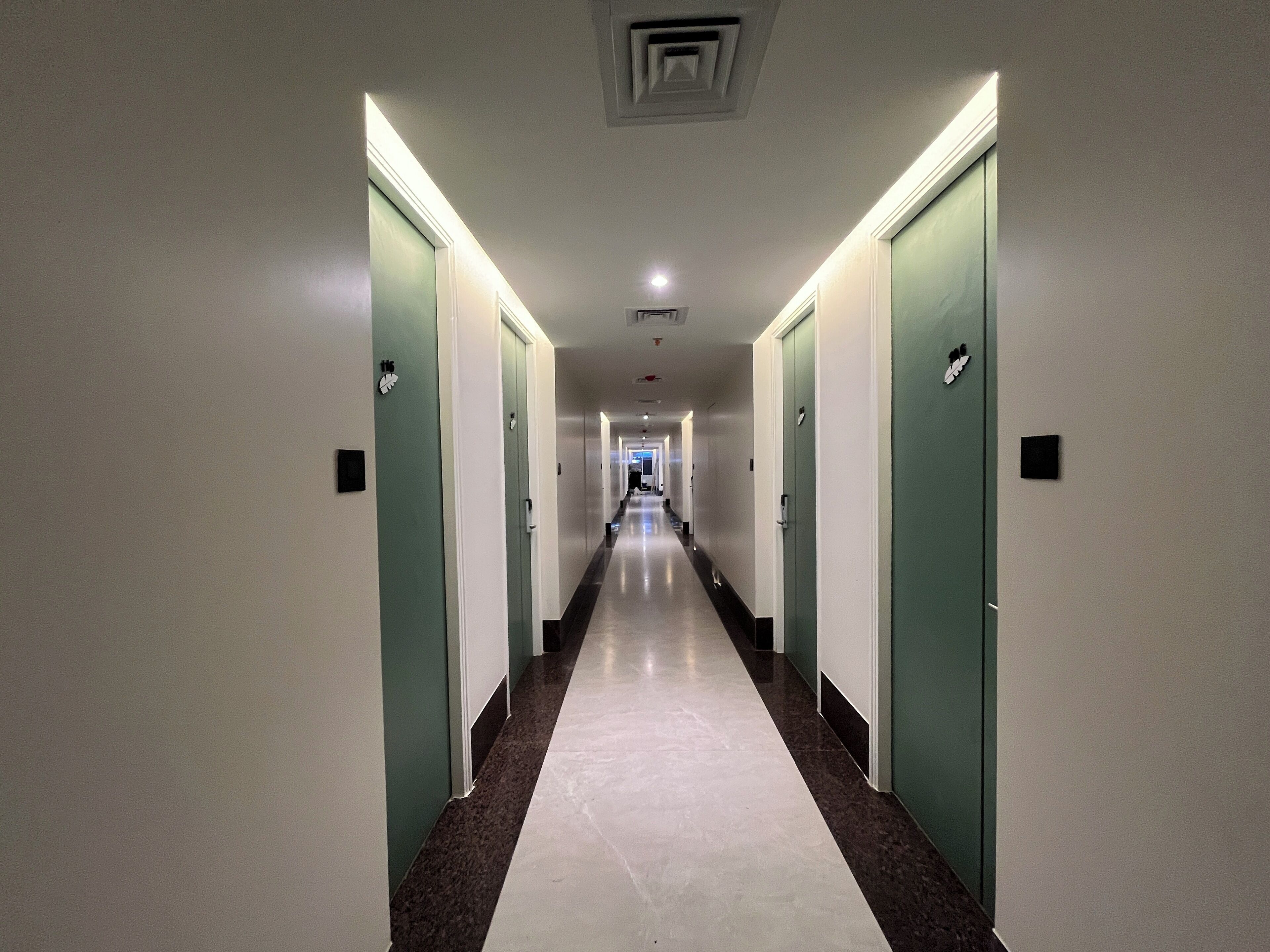 Photo - Esquire Hotel Mumbai