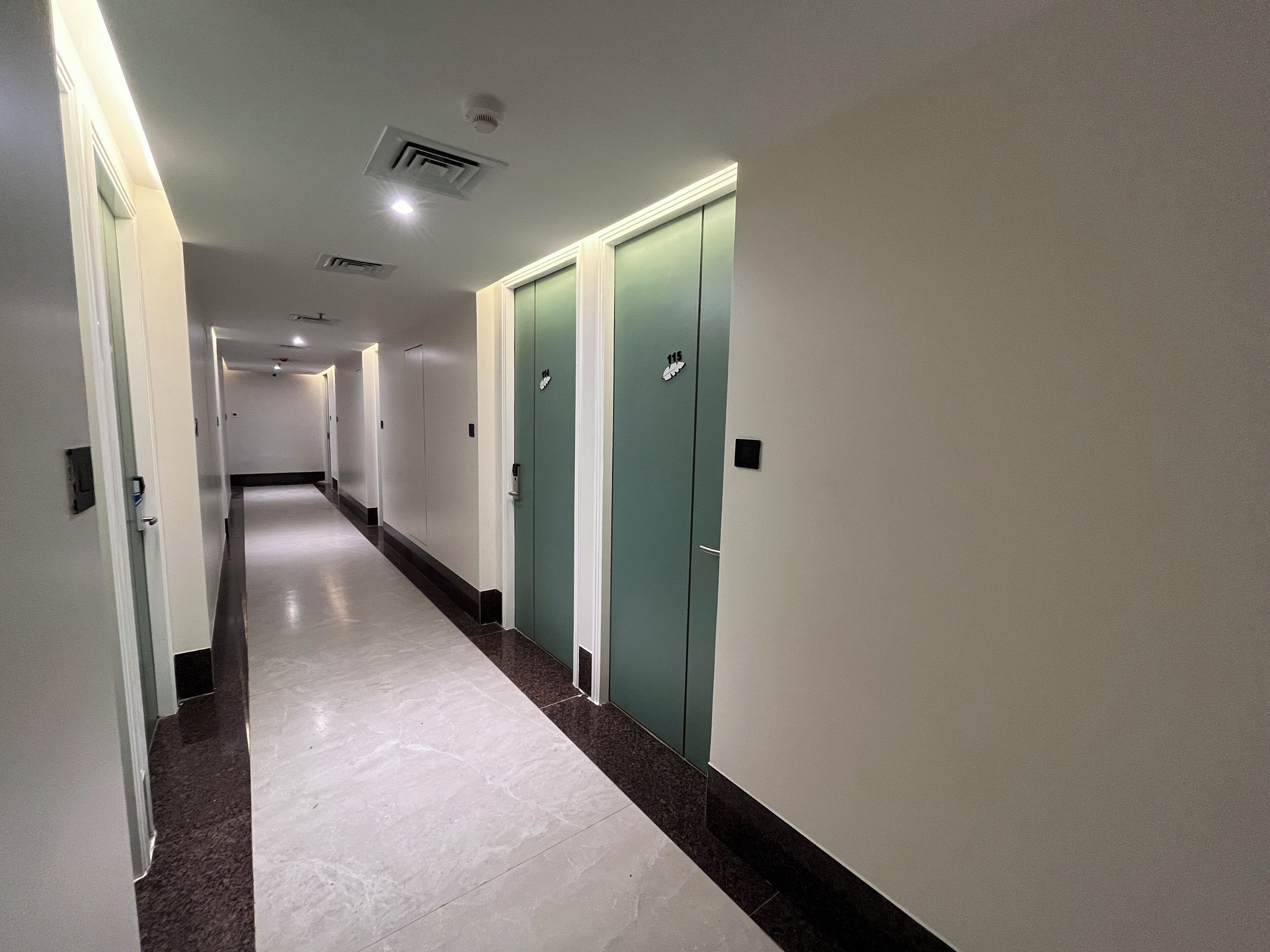 Photo - Esquire Hotel Mumbai