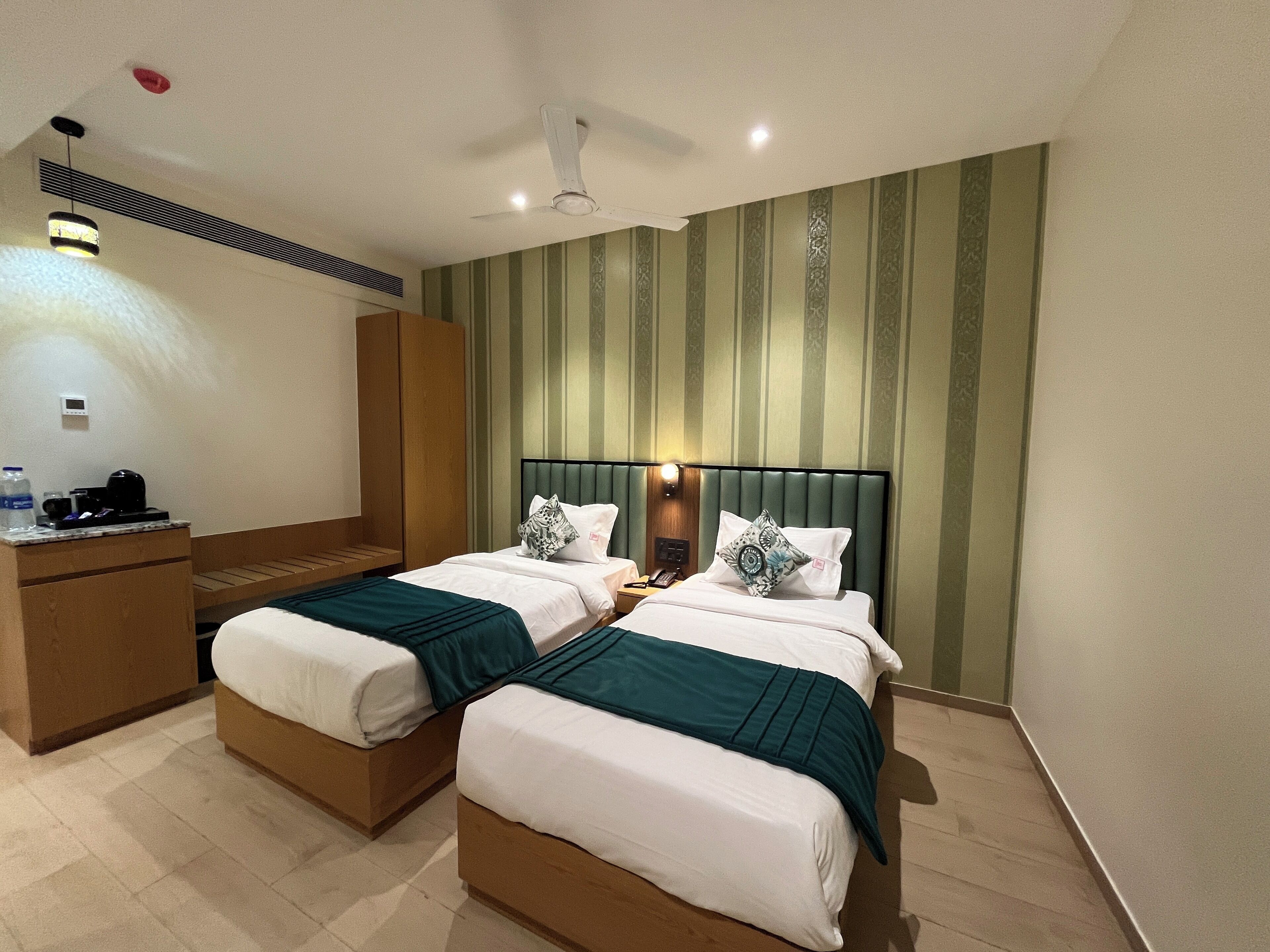 Photo - Esquire Hotel Mumbai