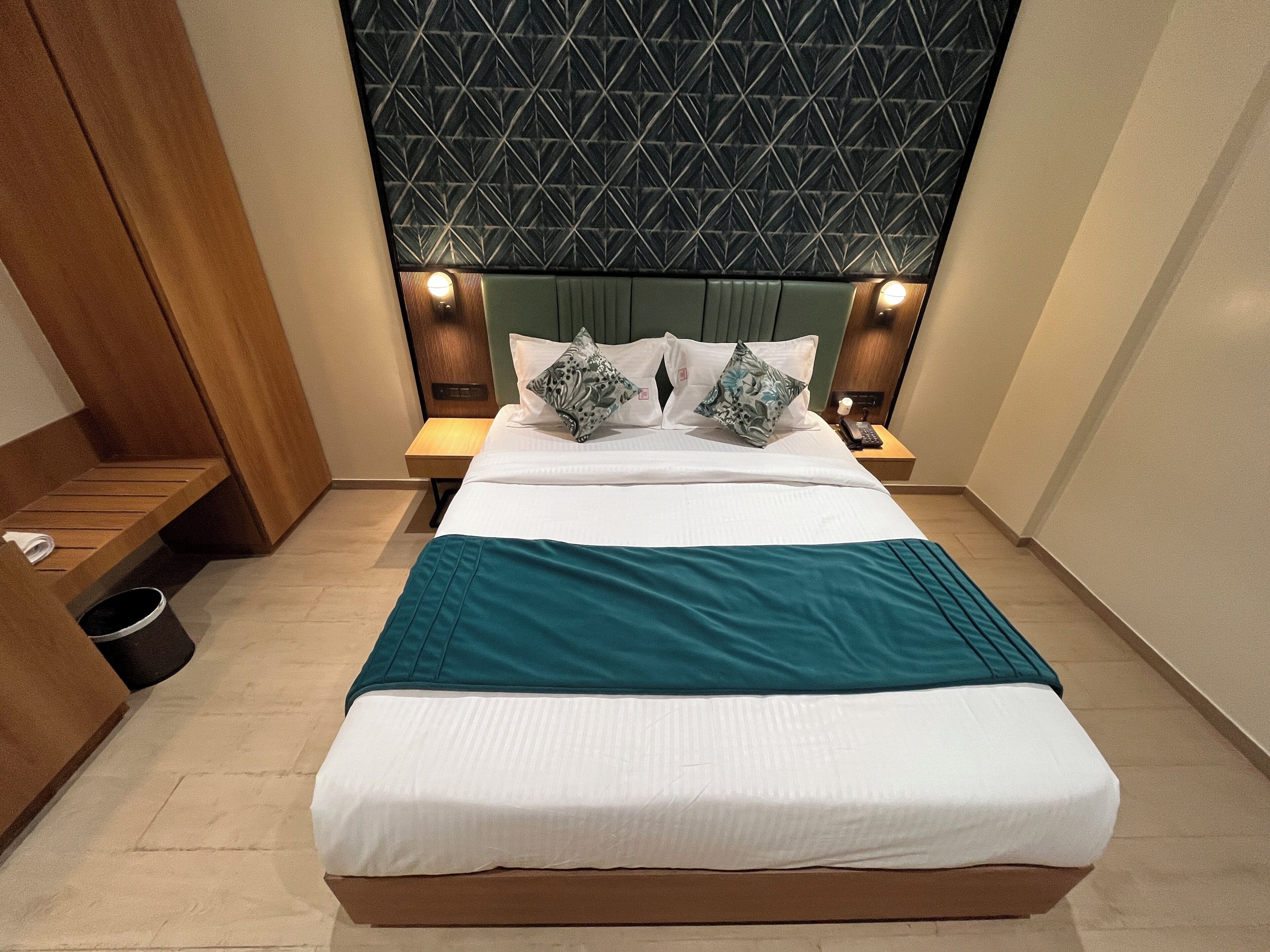 Photo - Esquire Hotel Mumbai