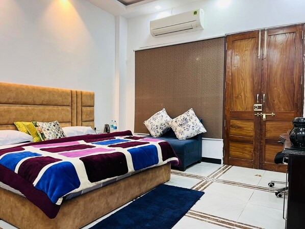 Room - Groomgo The Grand Mansion Noida (Greater Noida)