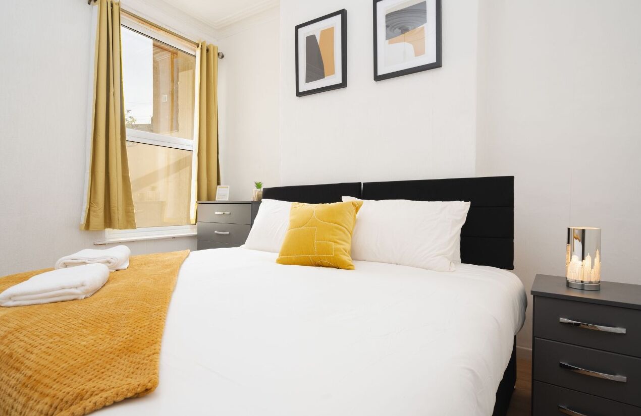 5 bedrooms, WiFi, bed sheets