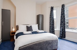 5 bedrooms, WiFi, bed sheets