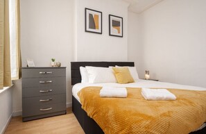 5 bedrooms, WiFi, bed sheets