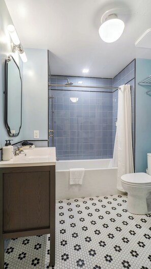 Hair dryer, towels, soap, shampoo - Bonsoir (New Orleans)