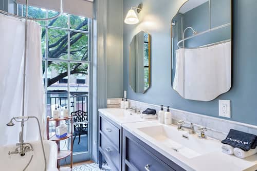 Luxury Suite, 2 Bedrooms, Balcony | Bathroom | Hair dryer, towels, soap, shampoo