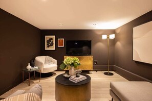 Apartment (2 Bedrooms) | Exterior - The Tyrwhitt Road Place - Lovely 2bdr Flat With Garden (London)