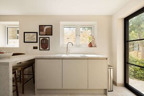 Apartment (2 Bedrooms) | Exterior - The Tyrwhitt Road Place - Lovely 2bdr Flat With Garden (London)