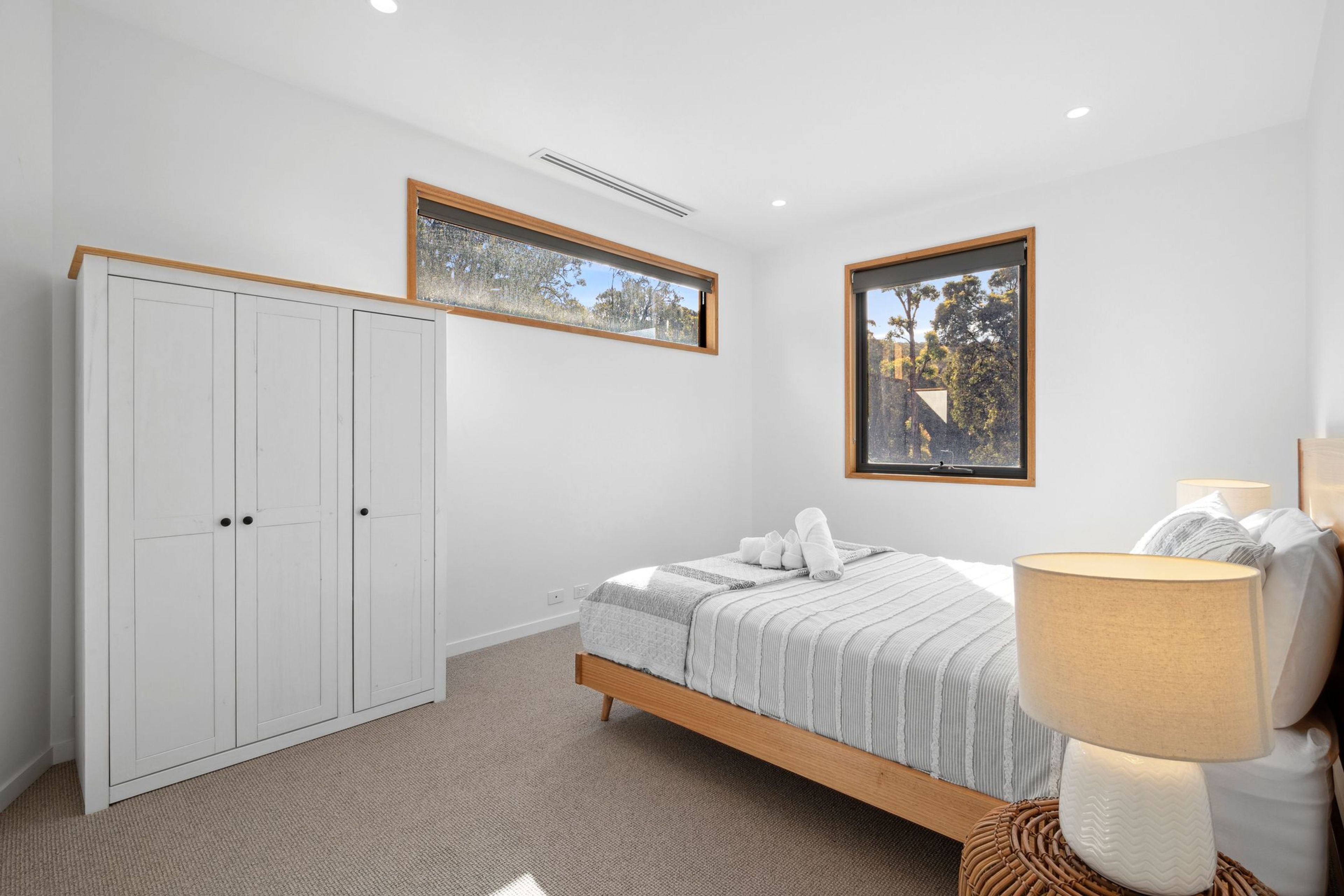 5 bedrooms, WiFi, bed sheets