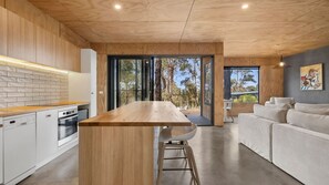 Kühlschrank, Ofen, Herdplatte, Geschirrspüler