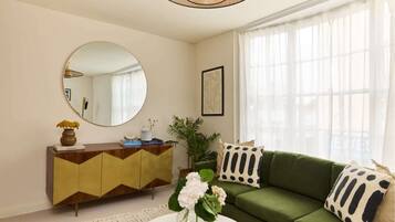 House (3 Bedrooms) | Exterior