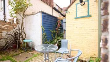 House (3 Bedrooms) | Exterior