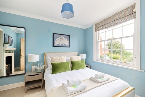 House (3 Bedrooms) | Exterior