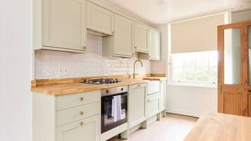 House (3 Bedrooms) | Exterior