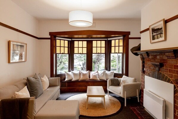 TV, offices - 'Buckley's Rest' on the doorstep of Battery Point (Battery Point)