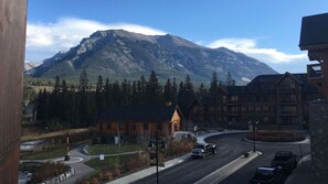 Onsite parking - Canmore Premier - Rundle Cliffs Lodge 305 @ Spring Creek (Canmore)