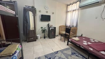 2 habitaciones, tabla de planchar con plancha, wifi y ropa de cama