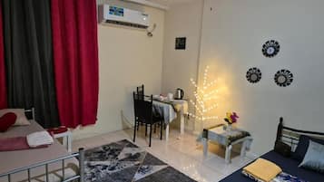 2 habitaciones, tabla de planchar con plancha, wifi y ropa de cama