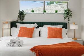 1 bedroom, desk, WiFi, bed sheets - New 1Bed W/Free parking|DT Dallas|AAC|Deep Ellum (Dallas)