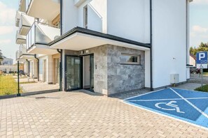 Exterior detail - Modern Apartment | Balcony and Parking close to the Beach (Jastrzębia Góra)