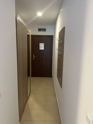 Caja de seguridad en la habitación y escritorio 