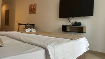 Caja de seguridad en la habitación y escritorio