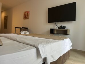 Premier Fort Beach 252 D2 | Caja fuerte, escritorio, tabla de planchar con plancha y wifi gratis