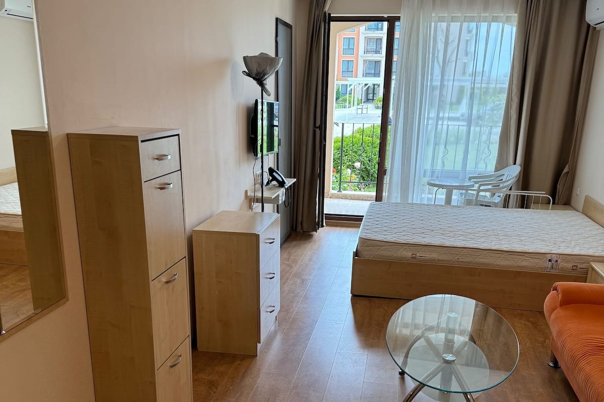 In-room safe, desk, iron/ironing board, free WiFi