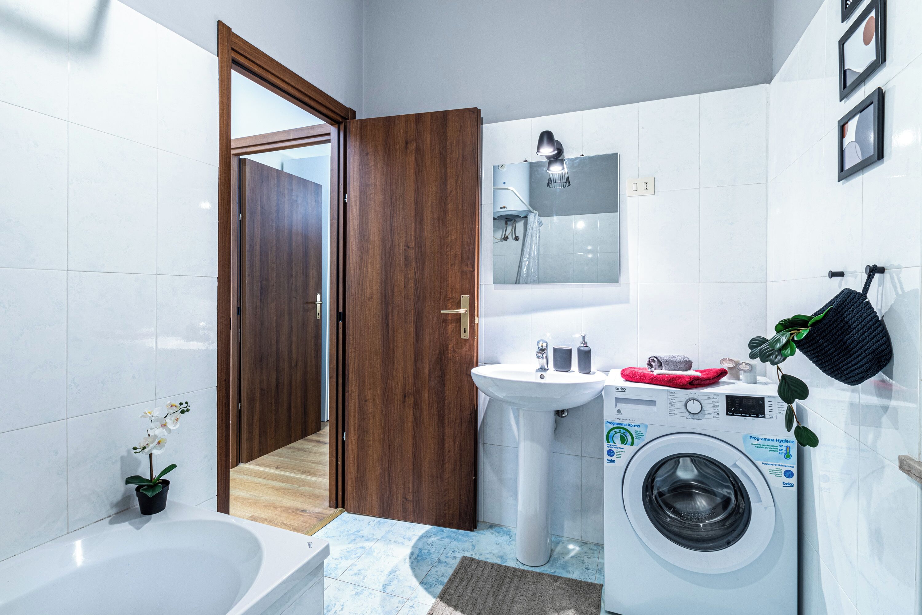 Asciugacapelli, bidet, asciugamani