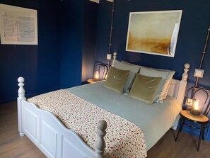 3 bedrooms, iron/ironing board, travel cot, WiFi