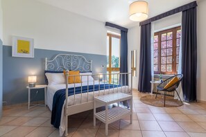 1 bedroom, free WiFi, bed sheets - Quick Home - Garden - One Bedroom Apartment, Sleeps 2 (Alice Castello)