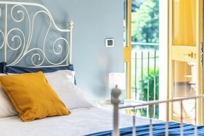 2 bedrooms, free WiFi, bed sheets - Quick Home - Garden - One Bedroom Apartment, Sleeps 2 (Alice Castello)