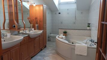 Whirlpool, Haartrockner, Bidet, Handtücher